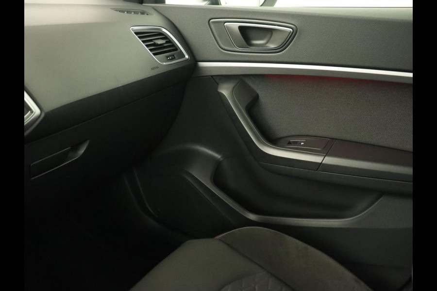 Seat Ateca 1.5 TSI FR Business Intense | Trekhaak | Achteruitrijcamera | Sfeerverlichting | Navigatie | Carplay | Stoelverwarming | Full-LED koplampen | LMV 18