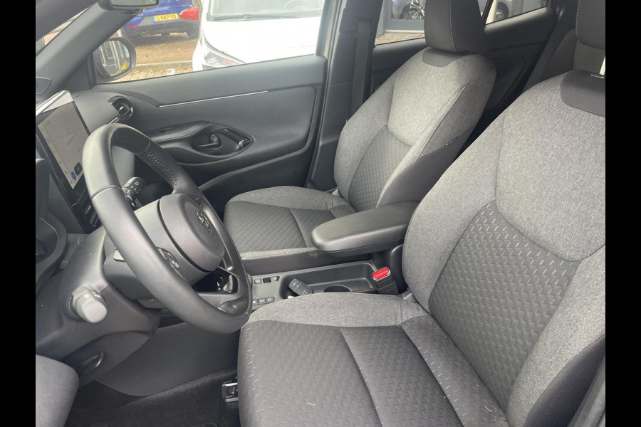 Toyota Yaris Cross 1.5 Hybrid 115 Dynamic | Stuur- & Stoelverwarming | Dodehoek detectie | Parkeersensoren | Navigatie