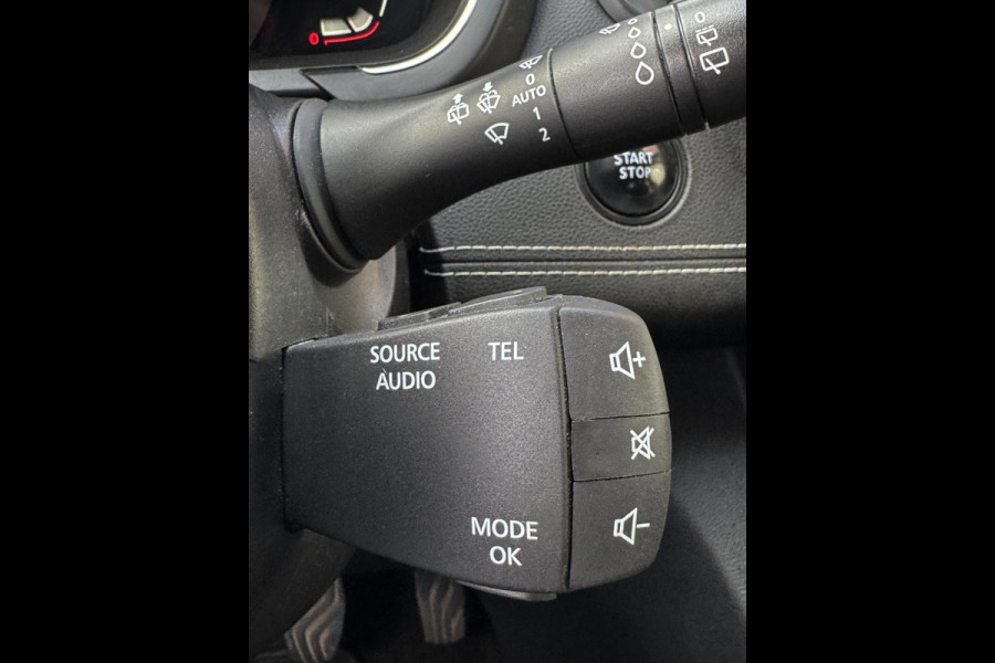 Renault Scénic 1.2 TCe Intens - Navigatie I Airco I 20 inch Sport velgen I 1/2 Leer I PDC/ LED I Dealer onderhouden Renault Scénic 1.2 TCe Intens - Navigatie I Airco I 20 inch Sport velgen I 1/2 Leer I PDC/ LED I Dealer onderhouden