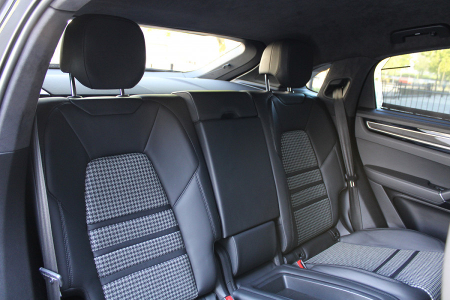 Porsche Cayenne Coupé 4.0 Turbo | BURMESTER | NACHTZICHT | HUD | 4WIELSTURING | 360 | SOFT-CLOSE | Porsche Cayenne Coupé 4.0 Turbo | BURMESTER | NACHTZICHT | HUD | 4WIELSTURING | 360 | SOFT-CLOSE |