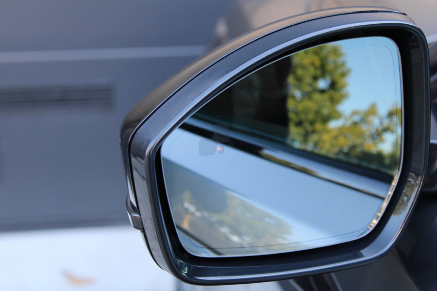 Land Rover Range Rover Velar 2.0 I4 Turbo AWD R-Dynamic HSE | NAP | VOL! | MASSAGE | STOELKOELING | HUD | LUCHTVERING | STUURVERW | Land Rover Range Rover Velar 2.0 I4 Turbo AWD R-Dynamic HSE | NAP | VOL! | MASSAGE | STOELKOELING | HUD | LUCHTVERING | STUURVERW |