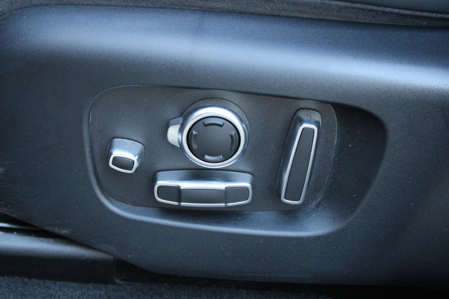 Land Rover Range Rover Velar 2.0 I4 Turbo AWD R-Dynamic HSE | NAP | VOL! | MASSAGE | STOELKOELING | HUD | LUCHTVERING | STUURVERW | Land Rover Range Rover Velar 2.0 I4 Turbo AWD R-Dynamic HSE | NAP | VOL! | MASSAGE | STOELKOELING | HUD | LUCHTVERING | STUURVERW |