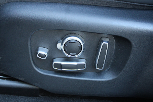 Land Rover Range Rover Velar 2.0 I4 Turbo AWD R-Dynamic HSE | NAP | VOL! | MASSAGE | STOELKOELING | HUD | LUCHTVERING | STUURVERW | Land Rover Range Rover Velar 2.0 I4 Turbo AWD R-Dynamic HSE | NAP | VOL! | MASSAGE | STOELKOELING | HUD | LUCHTVERING | STUURVERW |