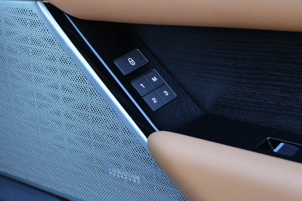 Land Rover Range Rover Velar 2.0 I4 Turbo AWD R-Dynamic HSE | NAP | VOL! | MASSAGE | STOELKOELING | HUD | LUCHTVERING | STUURVERW | Land Rover Range Rover Velar 2.0 I4 Turbo AWD R-Dynamic HSE | NAP | VOL! | MASSAGE | STOELKOELING | HUD | LUCHTVERING | STUURVERW |