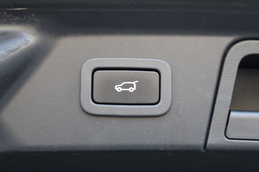 Land Rover Range Rover Velar 2.0 I4 Turbo AWD R-Dynamic HSE | NAP | VOL! | MASSAGE | STOELKOELING | HUD | LUCHTVERING | STUURVERW | Land Rover Range Rover Velar 2.0 I4 Turbo AWD R-Dynamic HSE | NAP | VOL! | MASSAGE | STOELKOELING | HUD | LUCHTVERING | STUURVERW |