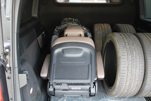 Mercedes-Benz V-Klasse 300d Extra Lang DC Avantgarde Edition | EX BTW | 4-MATIC | VOL! | AMG | BURMESTER | KOELKAST | MEMORY | STOELKOELING | ACC | TREKHAAK | SNOEK | Mercedes-Benz V-Klasse 300d Extra Lang DC Avantgarde Edition | EX BTW | 4-MATIC | VOL! | AMG | BURMESTER | KOELKAST | MEMORY | STOELKOELING | ACC | TREKHAAK | SNOEK |