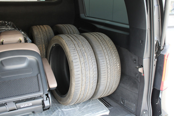 Mercedes-Benz V-Klasse 300d Extra Lang DC Avantgarde Edition | EX BTW | 4-MATIC | VOL! | AMG | BURMESTER | KOELKAST | MEMORY | STOELKOELING | ACC | TREKHAAK | SNOEK | Mercedes-Benz V-Klasse 300d Extra Lang DC Avantgarde Edition | EX BTW | 4-MATIC | VOL! | AMG | BURMESTER | KOELKAST | MEMORY | STOELKOELING | ACC | TREKHAAK | SNOEK |