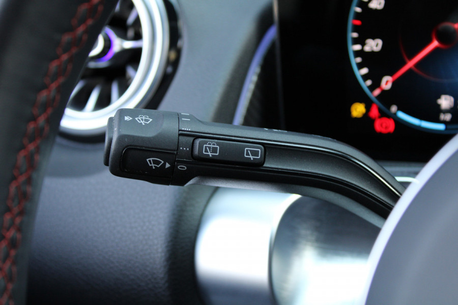 Mercedes-Benz Glb 180 AMG Line | BTW | CAMERA | CRUISE | SFEER | Mercedes-Benz Glb 180 AMG Line | BTW | CAMERA | CRUISE | SFEER |