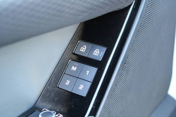 Land Rover Range Rover Velar 2.0 P400e R-Dynamic SE | PANO | CAMERA | MERIDIAN | MEMORY | ACC | Land Rover Range Rover Velar 2.0 P400e R-Dynamic SE | PANO | CAMERA | MERIDIAN | MEMORY | ACC |