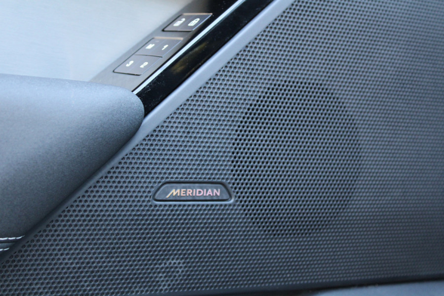 Land Rover Range Rover Velar 2.0 P400e R-Dynamic SE | PANO | CAMERA | MERIDIAN | MEMORY | ACC | Land Rover Range Rover Velar 2.0 P400e R-Dynamic SE | PANO | CAMERA | MERIDIAN | MEMORY | ACC |