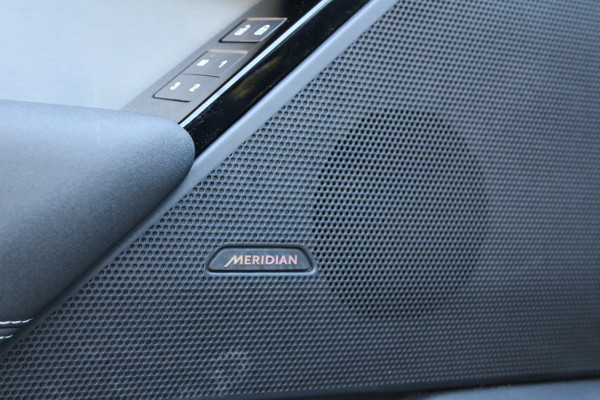 Land Rover Range Rover Velar 2.0 P400e R-Dynamic SE | PANO | CAMERA | MERIDIAN | MEMORY | ACC | Land Rover Range Rover Velar 2.0 P400e R-Dynamic SE | PANO | CAMERA | MERIDIAN | MEMORY | ACC |