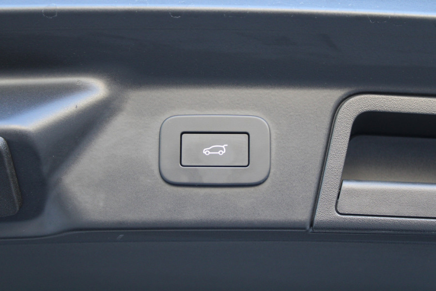 Land Rover Range Rover Velar 2.0 P400e R-Dynamic SE | PANO | CAMERA | MERIDIAN | MEMORY | ACC | Land Rover Range Rover Velar 2.0 P400e R-Dynamic SE | PANO | CAMERA | MERIDIAN | MEMORY | ACC |