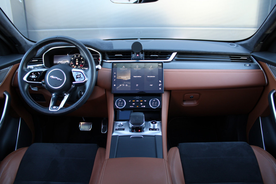 Jaguar F-Pace 5.0 V8 S/C AWD SVR | UNIEK! | DEALER OND | HUD | 360 | STOELKOELING | ELEK TREKHAAK | MERIDIAN |