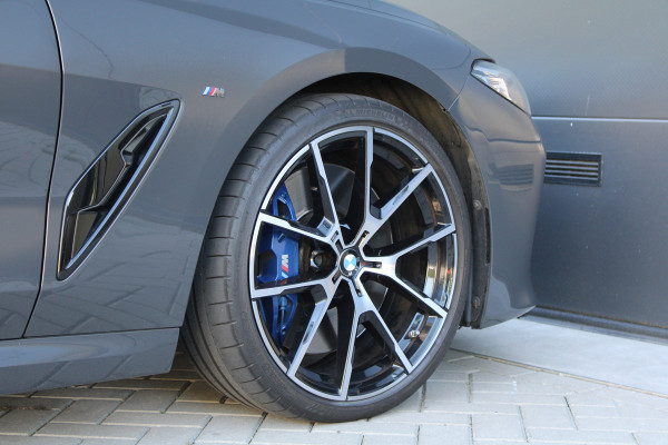 BMW 8 Serie M850i xDrive High Executive | NAP | BTW | B&W | 4WIELSTURING | CARBON | SOFT-CLOSE | HUD | 360 | KEYLESS | BMW 8 Serie M850i xDrive High Executive | NAP | BTW | B&W | 4WIELSTURING | CARBON | SOFT-CLOSE | HUD | 360 | KEYLESS |