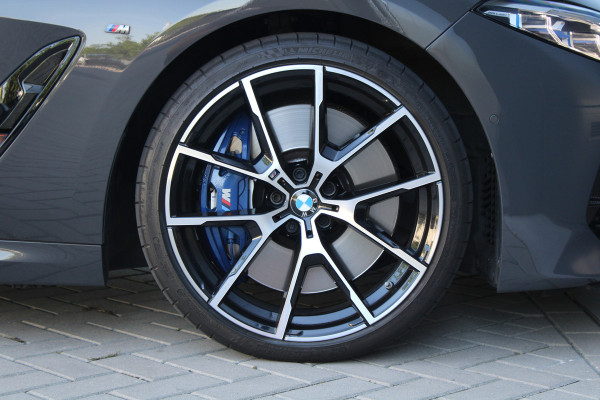 BMW 8 Serie M850i xDrive High Executive | NAP | BTW | B&W | 4WIELSTURING | CARBON | SOFT-CLOSE | HUD | 360 | KEYLESS | BMW 8 Serie M850i xDrive High Executive | NAP | BTW | B&W | 4WIELSTURING | CARBON | SOFT-CLOSE | HUD | 360 | KEYLESS |