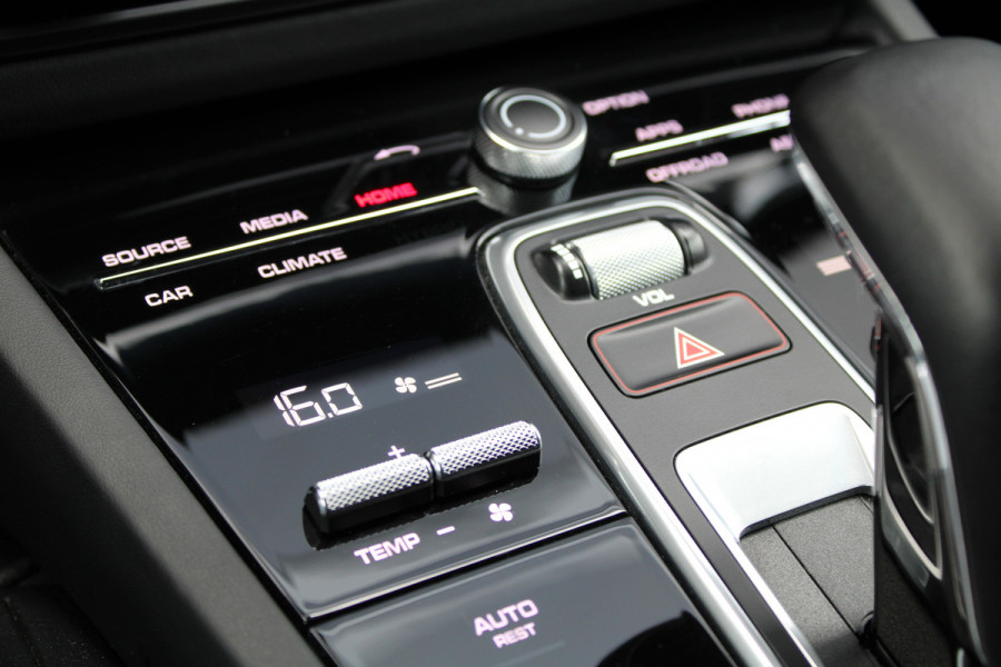 Porsche Cayenne Coupé 3.0 E-Hybrid Platinum Edition | BOSE | MEMORY | 360 | KEYLESS | ELEK TREKHAAK | DODE HOEK |