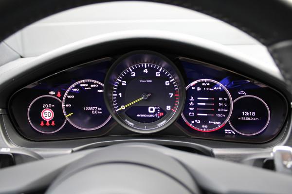 Porsche Panamera Sport Turismo 2.9 4 E-Hybrid | NAP | BTW | PANO | 4WIELSTURING | STOELKOELING | 360 | SOFT-CLOSE | Porsche Panamera Sport Turismo 2.9 4 E-Hybrid | NAP | BTW | PANO | 4WIELSTURING | STOELKOELING | 360 | SOFT-CLOSE |