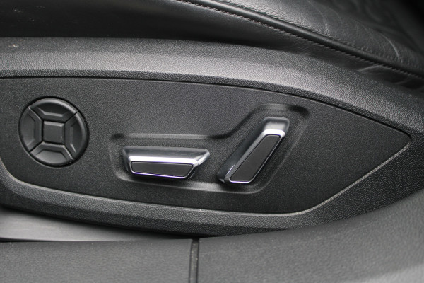 Audi RS6 Avant RS 6 TFSI quattro | DYNAMIC PLUS | KERAMISCH | HUD | 4WS | CARBON | NIGHT VISION | B&O | STUURVERW |