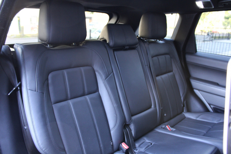 Land Rover Range Rover Sport 3.0 SDV6 HSE Dynamic | PANO | HUD | REAR ENTERTAINMENT | MEMORY | MERIDIAN | ELEK TREKHAAK | Land Rover Range Rover Sport 3.0 SDV6 HSE Dynamic | PANO | HUD | REAR ENTERTAINMENT | MEMORY | MERIDIAN | ELEK TREKHAAK |