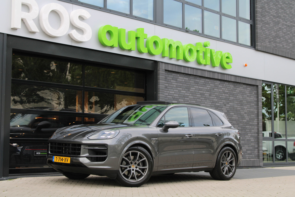 Porsche Cayenne 3.0 E-Hybrid | NAP | PANO | HUD | MEMORY | SPORTUITLAAT | BOSE | STUURVERW | Porsche Cayenne 3.0 E-Hybrid | NAP | PANO | HUD | MEMORY | SPORTUITLAAT | BOSE | STUURVERW |