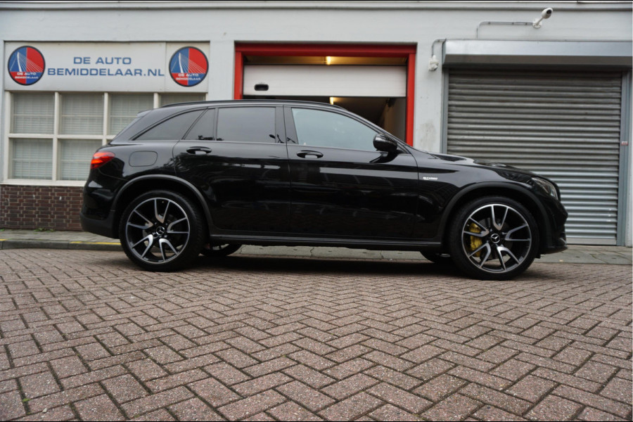 Mercedes-Benz GLC AMG 43 4MATIC Aut9 | NL AUTO | Burmester | Black on Black | Trekhaak (wegklapbaar) | 21inch | Diamond grille | Treeplanken |