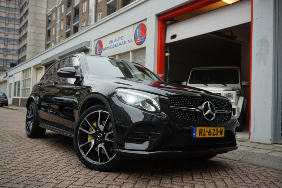 Mercedes-Benz GLC AMG 43 4MATIC Aut9 | NL AUTO | Burmester | Black on Black | Trekhaak (wegklapbaar) | 21inch | Diamond grille | Treeplanken |