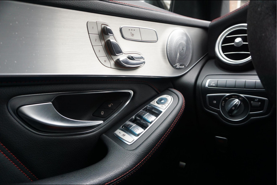 Mercedes-Benz GLC AMG 43 4MATIC Aut9 | NL AUTO | Burmester | Black on Black | Trekhaak (wegklapbaar) | 21inch | Diamond grille | Treeplanken |