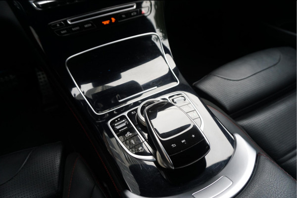 Mercedes-Benz GLC AMG 43 4MATIC Aut9 | NL AUTO | Burmester | Black on Black | Trekhaak (wegklapbaar) | 21inch | Diamond grille | Treeplanken |