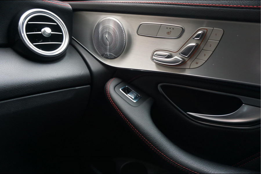 Mercedes-Benz GLC AMG 43 4MATIC Aut9 | NL AUTO | Burmester | Black on Black | Trekhaak (wegklapbaar) | 21inch | Diamond grille | Treeplanken |
