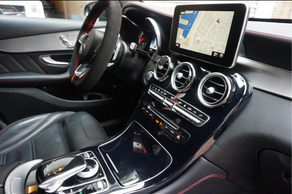 Mercedes-Benz GLC AMG 43 4MATIC Aut9 | NL AUTO | Burmester | Black on Black | Trekhaak (wegklapbaar) | 21inch | Diamond grille | Treeplanken |