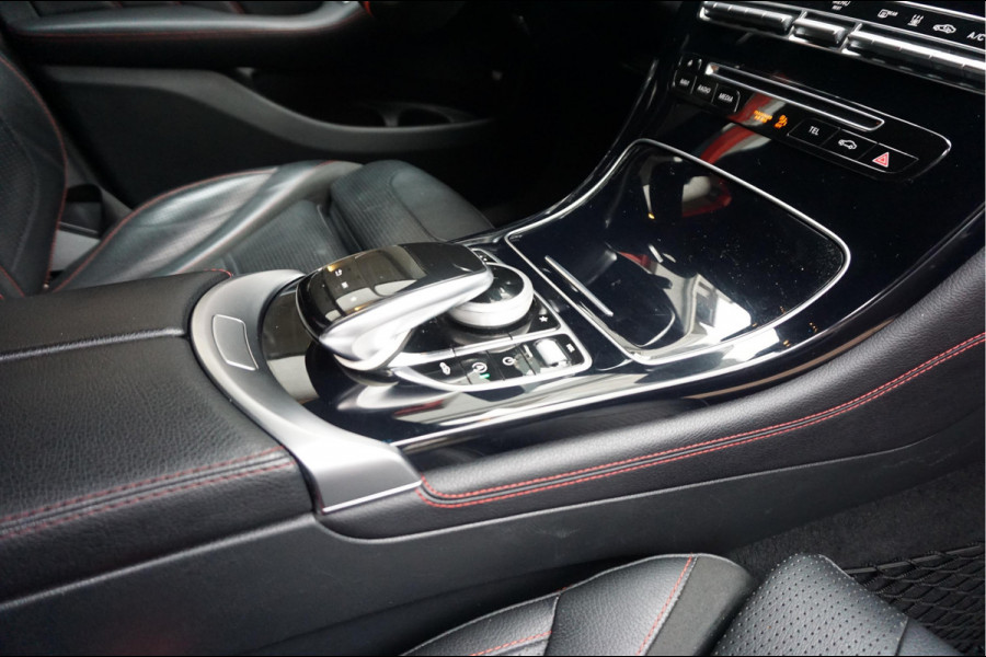 Mercedes-Benz GLC AMG 43 4MATIC Aut9 | NL AUTO | Burmester | Black on Black | Trekhaak (wegklapbaar) | 21inch | Diamond grille | Treeplanken |