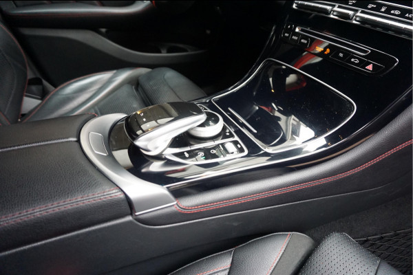 Mercedes-Benz GLC AMG 43 4MATIC Aut9 | NL AUTO | Burmester | Black on Black | Trekhaak (wegklapbaar) | 21inch | Diamond grille | Treeplanken |