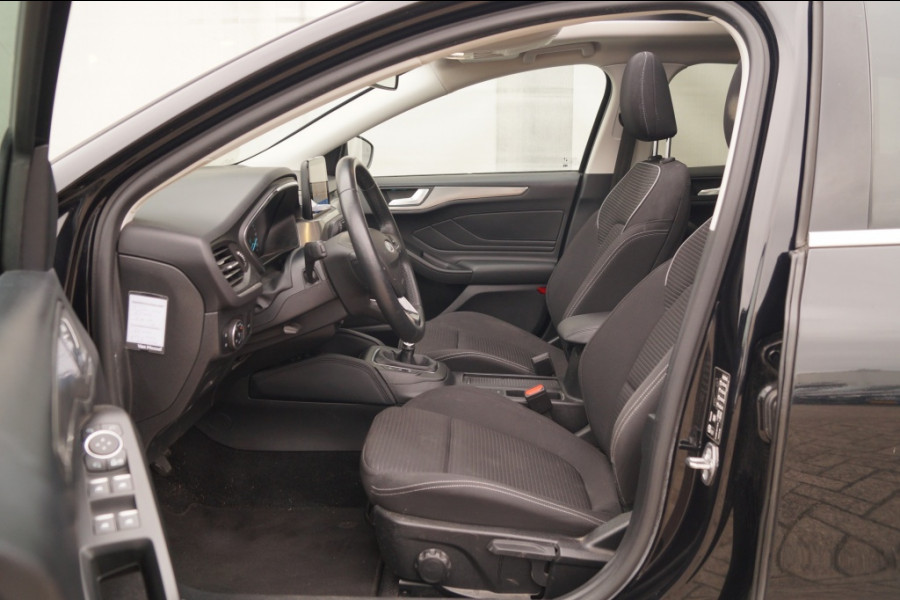 Ford Focus Wagon 1.0 EcoBoost 125pk Titanium Business -PANO-TREKHAAK-