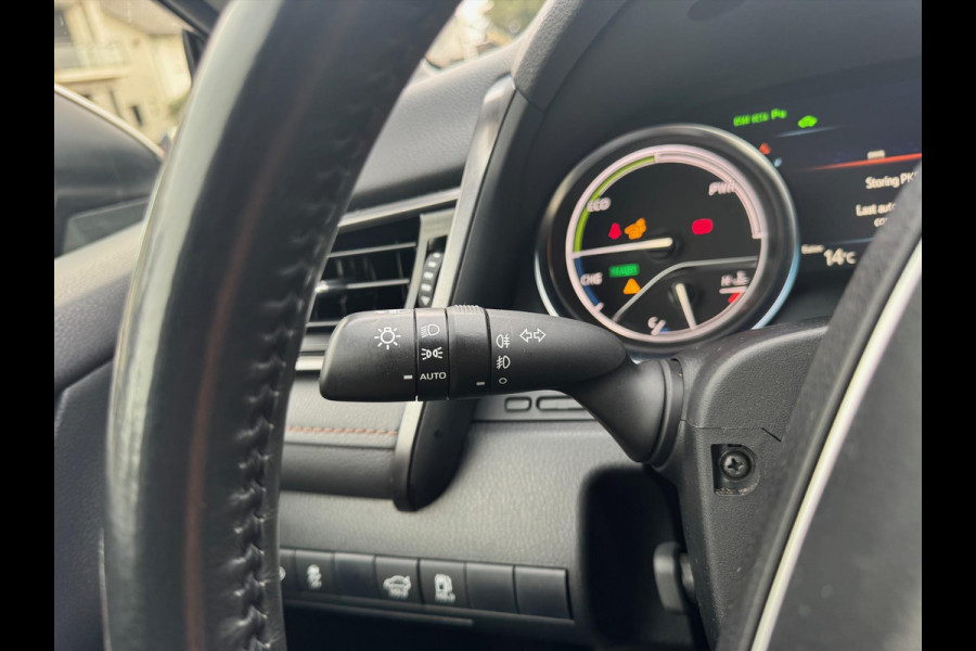 Toyota Camry 2.5 Hybrid Executive | Leer, Stoelverwarming, Elektrische achterklep, Dodehoekherkenning, Parkeersensoren, 18 inch, Keyless