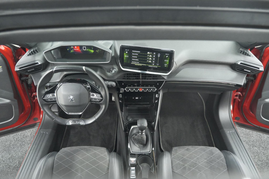 Peugeot 2008 PureTech 130 GT Pack | Panoramadak | Camera | Adaptieve Cruise Control | Stoelverwarming Peugeot 2008 PureTech 130 GT Pack | Panoramadak | Camera | Adaptieve Cruise Control | Stoelverwarming