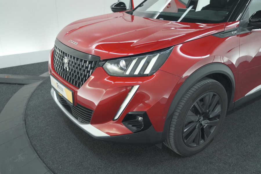 Peugeot 2008 PureTech 130 GT Pack | Panoramadak | Camera | Adaptieve Cruise Control | Stoelverwarming Peugeot 2008 PureTech 130 GT Pack | Panoramadak | Camera | Adaptieve Cruise Control | Stoelverwarming