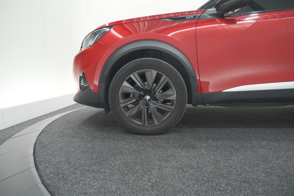 Peugeot 2008 PureTech 130 GT Pack | Panoramadak | Camera | Adaptieve Cruise Control | Stoelverwarming Peugeot 2008 PureTech 130 GT Pack | Panoramadak | Camera | Adaptieve Cruise Control | Stoelverwarming