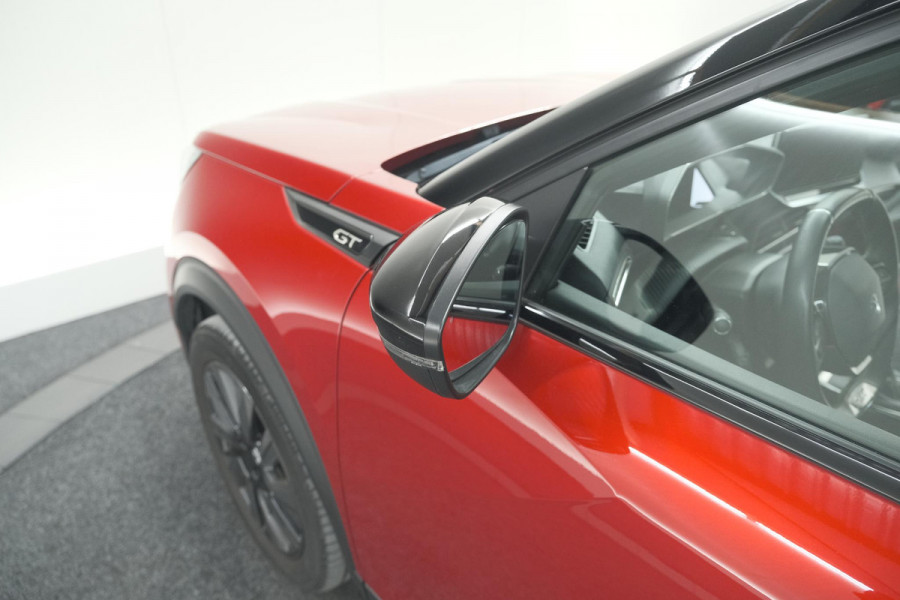 Peugeot 2008 PureTech 130 GT Pack | Panoramadak | Camera | Adaptieve Cruise Control | Stoelverwarming Peugeot 2008 PureTech 130 GT Pack | Panoramadak | Camera | Adaptieve Cruise Control | Stoelverwarming