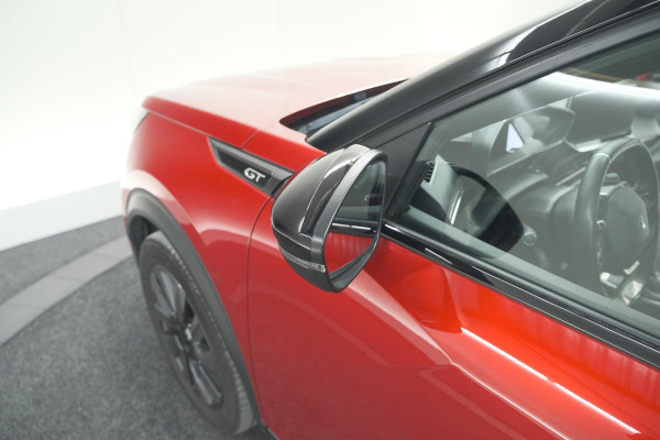 Peugeot 2008 PureTech 130 GT Pack | Panoramadak | Camera | Adaptieve Cruise Control | Stoelverwarming Peugeot 2008 PureTech 130 GT Pack | Panoramadak | Camera | Adaptieve Cruise Control | Stoelverwarming