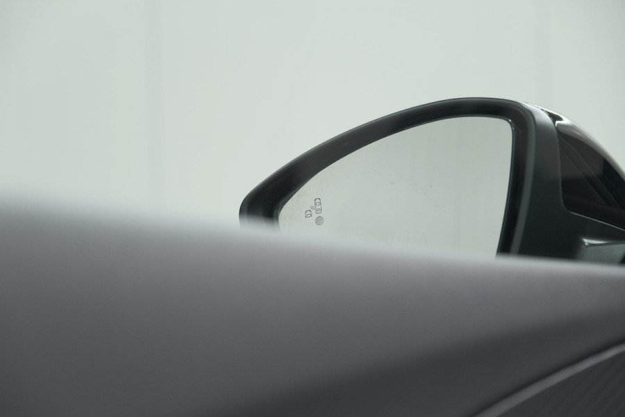 Peugeot 2008 PureTech 130 GT Pack | Panoramadak | Camera | Adaptieve Cruise Control | Stoelverwarming Peugeot 2008 PureTech 130 GT Pack | Panoramadak | Camera | Adaptieve Cruise Control | Stoelverwarming