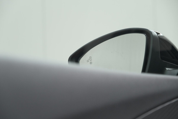 Peugeot 2008 PureTech 130 GT Pack | Panoramadak | Camera | Adaptieve Cruise Control | Stoelverwarming Peugeot 2008 PureTech 130 GT Pack | Panoramadak | Camera | Adaptieve Cruise Control | Stoelverwarming