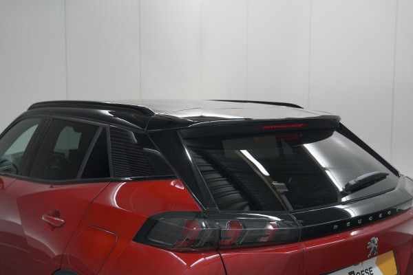 Peugeot 2008 PureTech 130 GT Pack | Panoramadak | Camera | Adaptieve Cruise Control | Stoelverwarming Peugeot 2008 PureTech 130 GT Pack | Panoramadak | Camera | Adaptieve Cruise Control | Stoelverwarming