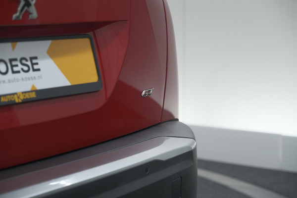 Peugeot 2008 PureTech 130 GT Pack | Panoramadak | Camera | Adaptieve Cruise Control | Stoelverwarming Peugeot 2008 PureTech 130 GT Pack | Panoramadak | Camera | Adaptieve Cruise Control | Stoelverwarming