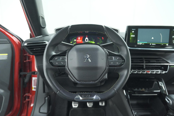 Peugeot 2008 PureTech 130 GT Pack | Panoramadak | Camera | Adaptieve Cruise Control | Stoelverwarming Peugeot 2008 PureTech 130 GT Pack | Panoramadak | Camera | Adaptieve Cruise Control | Stoelverwarming