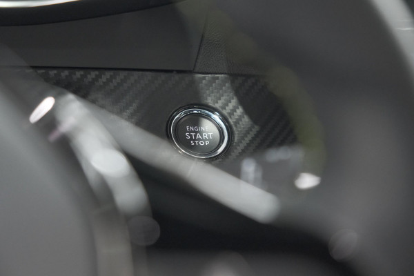 Peugeot 2008 PureTech 130 GT Pack | Panoramadak | Camera | Adaptieve Cruise Control | Stoelverwarming Peugeot 2008 PureTech 130 GT Pack | Panoramadak | Camera | Adaptieve Cruise Control | Stoelverwarming