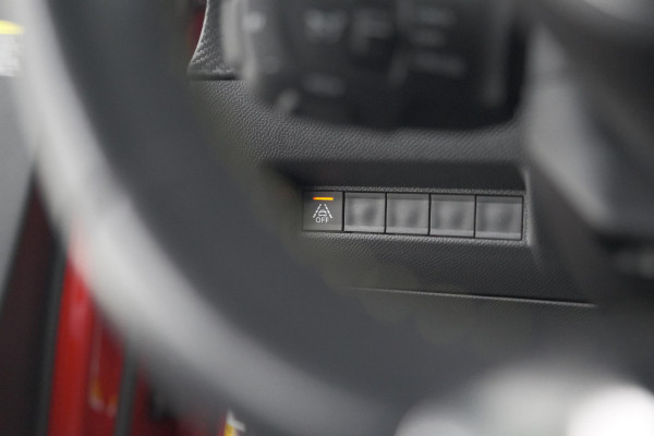 Peugeot 2008 PureTech 130 GT Pack | Panoramadak | Camera | Adaptieve Cruise Control | Stoelverwarming Peugeot 2008 PureTech 130 GT Pack | Panoramadak | Camera | Adaptieve Cruise Control | Stoelverwarming