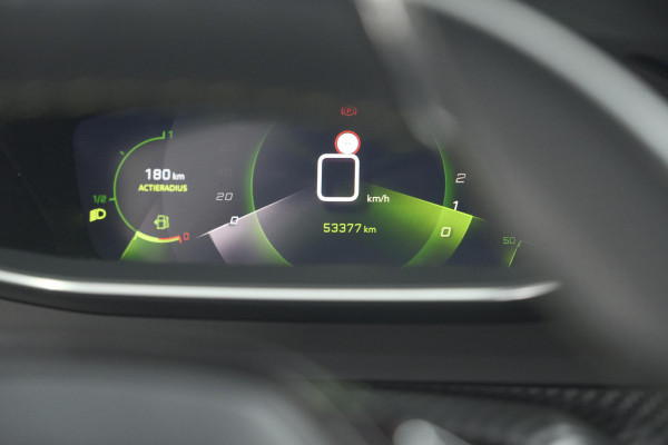 Peugeot 2008 PureTech 130 GT Pack | Panoramadak | Camera | Adaptieve Cruise Control | Stoelverwarming Peugeot 2008 PureTech 130 GT Pack | Panoramadak | Camera | Adaptieve Cruise Control | Stoelverwarming