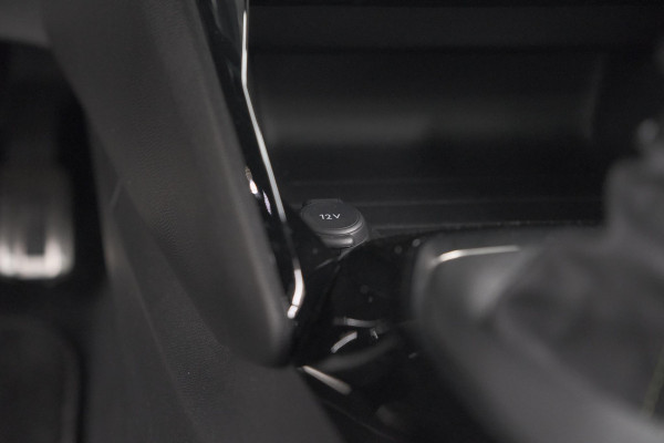 Peugeot 2008 PureTech 130 GT Pack | Panoramadak | Camera | Adaptieve Cruise Control | Stoelverwarming Peugeot 2008 PureTech 130 GT Pack | Panoramadak | Camera | Adaptieve Cruise Control | Stoelverwarming