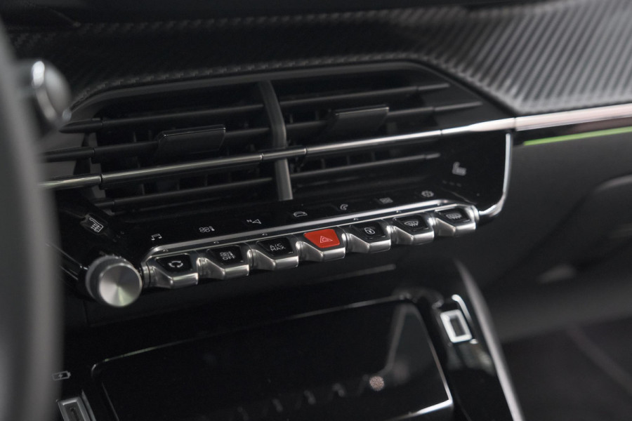 Peugeot 2008 PureTech 130 GT Pack | Panoramadak | Camera | Adaptieve Cruise Control | Stoelverwarming Peugeot 2008 PureTech 130 GT Pack | Panoramadak | Camera | Adaptieve Cruise Control | Stoelverwarming