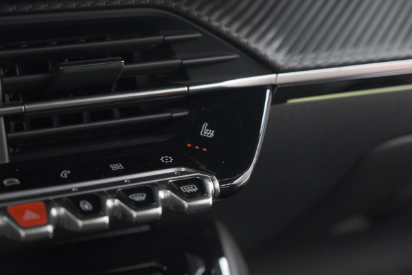 Peugeot 2008 PureTech 130 GT Pack | Panoramadak | Camera | Adaptieve Cruise Control | Stoelverwarming Peugeot 2008 PureTech 130 GT Pack | Panoramadak | Camera | Adaptieve Cruise Control | Stoelverwarming
